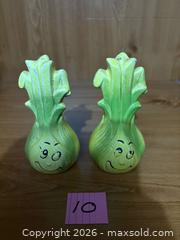 MaxSold Auction: Onion Salt & Pepper Shakers - Kingston (Ontario, Canada) SELLER MANAGED Downsizing Online Auction - Steve Fonyo Drive (STORAGE)