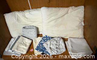 MaxSold Auction: Pillows & Pillow Covers - Kingston (Ontario, Canada) SELLER MANAGED Downsizing Online Auction - Steve Fonyo Drive (STORAGE)