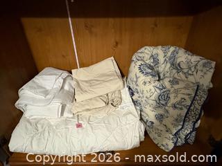 MaxSold Auction: Single/Twin Bedding - Kingston (Ontario, Canada) SELLER MANAGED Downsizing Online Auction - Steve Fonyo Drive (STORAGE)