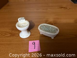 MaxSold Auction: Sink & Bathtub Salt & Pepper Shakers - Kingston (Ontario, Canada) SELLER MANAGED Downsizing Online Auction - Steve Fonyo Drive (STORAGE)