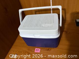 MaxSold Auction: Small Rubbermaid Cooler - Kingston (Ontario, Canada) SELLER MANAGED Downsizing Online Auction - Steve Fonyo Drive (STORAGE)