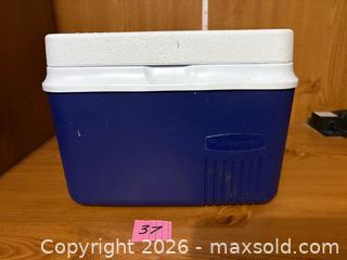 MaxSold Auction: Small Rubbermaid Cooler - Kingston (Ontario, Canada) SELLER MANAGED Downsizing Online Auction - Steve Fonyo Drive (STORAGE)