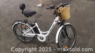 MaxSold Auction: Daymak Paris V5 - White Electric City/Commuter Bicycle - Brand New - PDI Included (108) - Toronto (Ontario, Canada) SELLER MANAGED Downsizing Online Auction - Curity Avenue