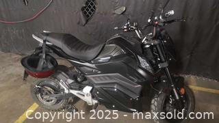MaxSold Auction: Daymak Warrior Electric Bike/Scooter, Black (Lithium) - (See descriptions &#38; pictures) - Toronto (Ontario, Canada) SELLER MANAGED Downsizing Online Auction - Curity Avenue