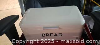 MaxSold Auction: METAL BREAD BOX (NEW) - Clearview (Ontario, Canada) SELLER MANAGED Reseller Online Auction -  County Road 10