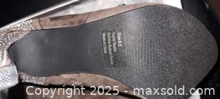 MaxSold Auction: OLIVIA MILLER BOOTS SIZE 6.5 (NEW) - Clearview (Ontario, Canada) SELLER MANAGED Reseller Online Auction -  County Road 10