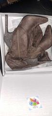 MaxSold Auction: OLIVIA MILLER BOOTS SIZE 6.5 (NEW) - Clearview (Ontario, Canada) SELLER MANAGED Reseller Online Auction -  County Road 10