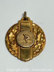 MaxSold Auction: C.1945 RCAF Canadian Hockey Medal  - Toronto (Ontario, Canada) PARTNER MANAGED Estate Sale Online Auction -  Glen Road