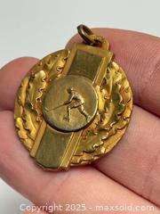 MaxSold Auction: C.1945 RCAF Canadian Hockey Medal  - Toronto (Ontario, Canada) PARTNER MANAGED Estate Sale Online Auction -  Glen Road