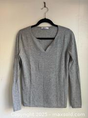 MaxSold Auction: Max Mara Women’s Gray Long-Sleeve V-Neck Cashmere Sweater Sz M - Toronto (Ontario, Canada) PARTNER MANAGED Estate Sale Online Auction -  Glen Road