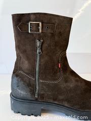 MaxSold Auction: Men’s Strellson Suede Boots Size 11.5 - Toronto (Ontario, Canada) PARTNER MANAGED Estate Sale Online Auction -  Glen Road