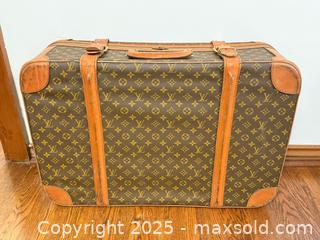 MaxSold Auction: Vintage Louis Vuitton Monogram Suitcase  - Toronto (Ontario, Canada) PARTNER MANAGED Estate Sale Online Auction -  Glen Road