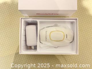 MaxSold Auction: 5minskin At-Home IPL Hair Removal Device, White with Gold Trim - Kingston (Ontario, Canada) SELLER MANAGED Downsizing Online Auction - College Street