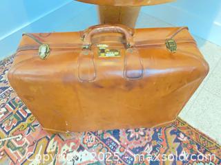 MaxSold Auction: Tracker 4 Piece Soft Luggage Set + Presto Vintage Leather Suitcase - Kingston (Ontario, Canada) SELLER MANAGED Downsizing Online Auction - College Street