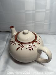 MaxSold Auction: Ceramic Teapot with Lid, Cream/Brown, Vine/Leaf Pattern, 24–32 oz - Toronto (Ontario, Canada) SELLER MANAGED Estate Sale Online Auction - Esander Drive (STORAGE)