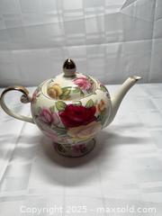 MaxSold Auction: Royal Albert Teapot with Lid, Floral, 4–6 Cup, 7 in - Toronto (Ontario, Canada) SELLER MANAGED Estate Sale Online Auction - Esander Drive (STORAGE)