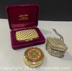 MaxSold Auction: Vintage Van Cleef & Arpels Love Pat Powder Compact with Box, Vintage Cloisonné Enamel Pill Box & More - Richmond Hill (Ontario, Canada) SELLER MANAGED Reseller Online Auction - Highway 7 East (Shoppes Of The Parkway)