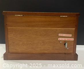 MaxSold Auction: Vintage Wooden Musical Mirrored Jewelry Organizer in Working Condition  - Richmond Hill (Ontario, Canada) SELLER MANAGED Reseller Online Auction - Highway 7 E (shoppes Of The Parkway)