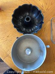 MaxSold Auction: Pyrex &#38; Anchor Hocking Glass Bakeware + 2 Metal Cake Pans, 4pc - Trent Hills (Ontario, Canada)  PARTNER MANAGED Estate Sale Online Auction -  Trent River Road