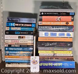 MaxSold Auction: Lot of (30) Paperback Books – Fiction & Science Fiction Mix - San Francisco (California, USA) PARTNER MANAGED Estate Sale Online Auction - 10th Street (CONDO)