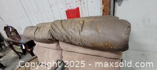 MaxSold Auction: AIRPLANE SEATS  WITH TRAY, 1ST CLASS - Gravenhurst (Ontario, Canada) SELLER MANAGED Commercial Liquidation Online Auction - Progress Road