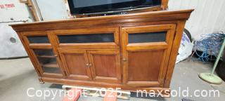 MaxSold Auction: PLASMA TV LIFT, STORAGE UNIT - Gravenhurst (Ontario, Canada) SELLER MANAGED Commercial Liquidation Online Auction - Progress Road
