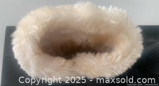 MaxSold Auction: Glasses Holders - Toronto (Ontario, Canada) SELLER MANAGED Moving Online Auction - Ridley Boulevard (CONDO)