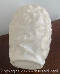 MaxSold Auction: Phoenix Consolidated Vase - Toronto (Ontario, Canada) SELLER MANAGED Moving Online Auction - Ridley Boulevard (CONDO)