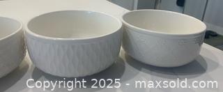 MaxSold Auction: Set of Ceramic Bowls - Toronto (Ontario, Canada) SELLER MANAGED Moving Online Auction - Ridley Boulevard (CONDO)