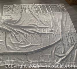 MaxSold Auction: Shower Curtain - Toronto (Ontario, Canada) SELLER MANAGED Moving Online Auction - Ridley Boulevard (CONDO)