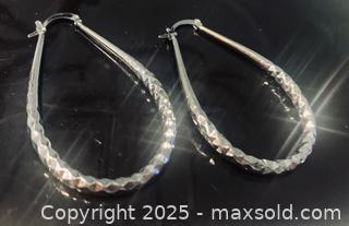 MaxSold Auction: Sterling Silver Earrings #5 - Toronto (Ontario, Canada) SELLER MANAGED Moving Online Auction - Ridley Boulevard (CONDO)