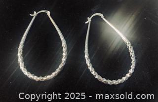 MaxSold Auction: Sterling Silver Earrings #5 - Toronto (Ontario, Canada) SELLER MANAGED Moving Online Auction - Ridley Boulevard (CONDO)