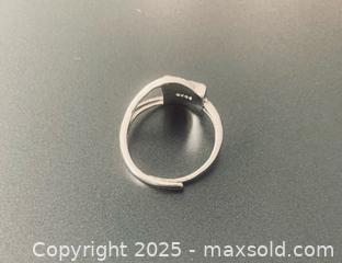 MaxSold Auction: Sterling Silver Ring #1 - Toronto (Ontario, Canada) SELLER MANAGED Moving Online Auction - Ridley Boulevard (CONDO)