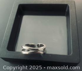 MaxSold Auction: Sterling Silver Ring #2 - Toronto (Ontario, Canada) SELLER MANAGED Moving Online Auction - Ridley Boulevard (CONDO)