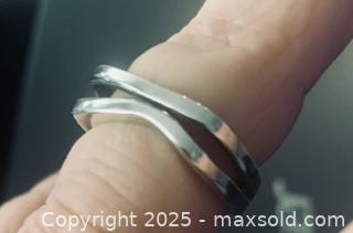 MaxSold Auction: Sterling Silver Ring #2 - Toronto (Ontario, Canada) SELLER MANAGED Moving Online Auction - Ridley Boulevard (CONDO)