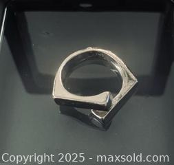 MaxSold Auction: Sterling Silver Ring #3 - Toronto (Ontario, Canada) SELLER MANAGED Moving Online Auction - Ridley Boulevard (CONDO)