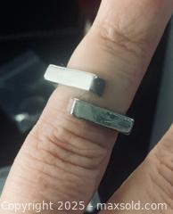 MaxSold Auction: Sterling Silver Ring #3 - Toronto (Ontario, Canada) SELLER MANAGED Moving Online Auction - Ridley Boulevard (CONDO)