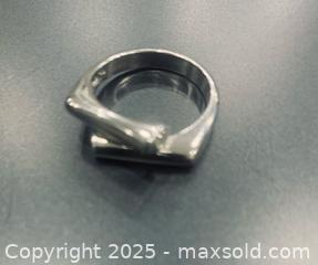MaxSold Auction: Sterling Silver Ring #4 - Toronto (Ontario, Canada) SELLER MANAGED Moving Online Auction - Ridley Boulevard (CONDO)