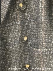 MaxSold Auction: Zara Coat - Toronto (Ontario, Canada) SELLER MANAGED Moving Online Auction - Ridley Boulevard (CONDO)