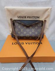 MaxSold Auction: Louis Vuitton product with model number M41639 is the Pallas Clutch, a versatile handbag  - Toronto (Ontario, Canada) SELLER MANAGED Reseller Online Auction -  Dartmoor Drive