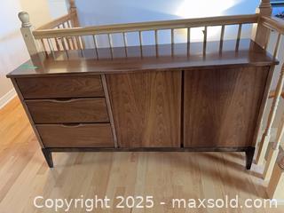 MaxSold Auction: Mid-century Modern Credenza / Sideboard, Drawers and Cabinet - Ottawa (Ontario, Canada) SELLER MANAGED Downsizing Online Auction -  Lloydalex Crescent