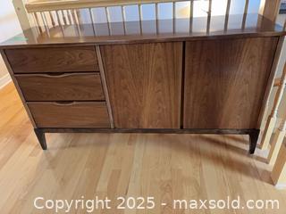 MaxSold Auction: Mid-century Modern Credenza / Sideboard, Drawers and Cabinet - Ottawa (Ontario, Canada) SELLER MANAGED Downsizing Online Auction -  Lloydalex Crescent