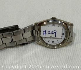 MaxSold Auction: Men’s “New Swiss Army” Quartz Wristwatch with Stainless Steel Band - New Westminster (British Columbia, Canada) SELLER MANAGED Reseller Online Auction - Columbia Street