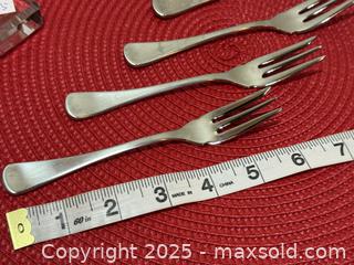 MaxSold Auction: Set of 4 Stainless Steel Cocktail/Seafood Forks with Crystal Wine Bottle Stopper - New Westminster (British Columbia, Canada) SELLER MANAGED Reseller Online Auction - Columbia Street