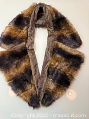 MaxSold Auction: Vintage Brown Faux Fur Collar (Size 3X) - New Westminster (British Columbia, Canada) SELLER MANAGED Reseller Online Auction - Columbia Street