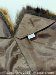 MaxSold Auction: Vintage Brown Faux Fur Collar (Size 3X) - New Westminster (British Columbia, Canada) SELLER MANAGED Reseller Online Auction - Columbia Street