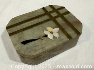 MaxSold Auction: Vintage Green Onyx or Marble Octagonal Trinket Box - New Westminster (British Columbia, Canada) SELLER MANAGED Reseller Online Auction - Columbia Street