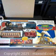 MaxSold Auction: Electric train set  - Waterford (New Jersey, USA) SELLER MANAGED Downsizing Online Auction - Chew Road