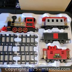 MaxSold Auction: FAO Schwarz 30 piece motorized train set - Waterford (New Jersey, USA) SELLER MANAGED Downsizing Online Auction - Chew Road