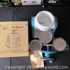 MaxSold Auction: The pampered chef  - Waterford (New Jersey, USA) SELLER MANAGED Downsizing Online Auction - Chew Road
